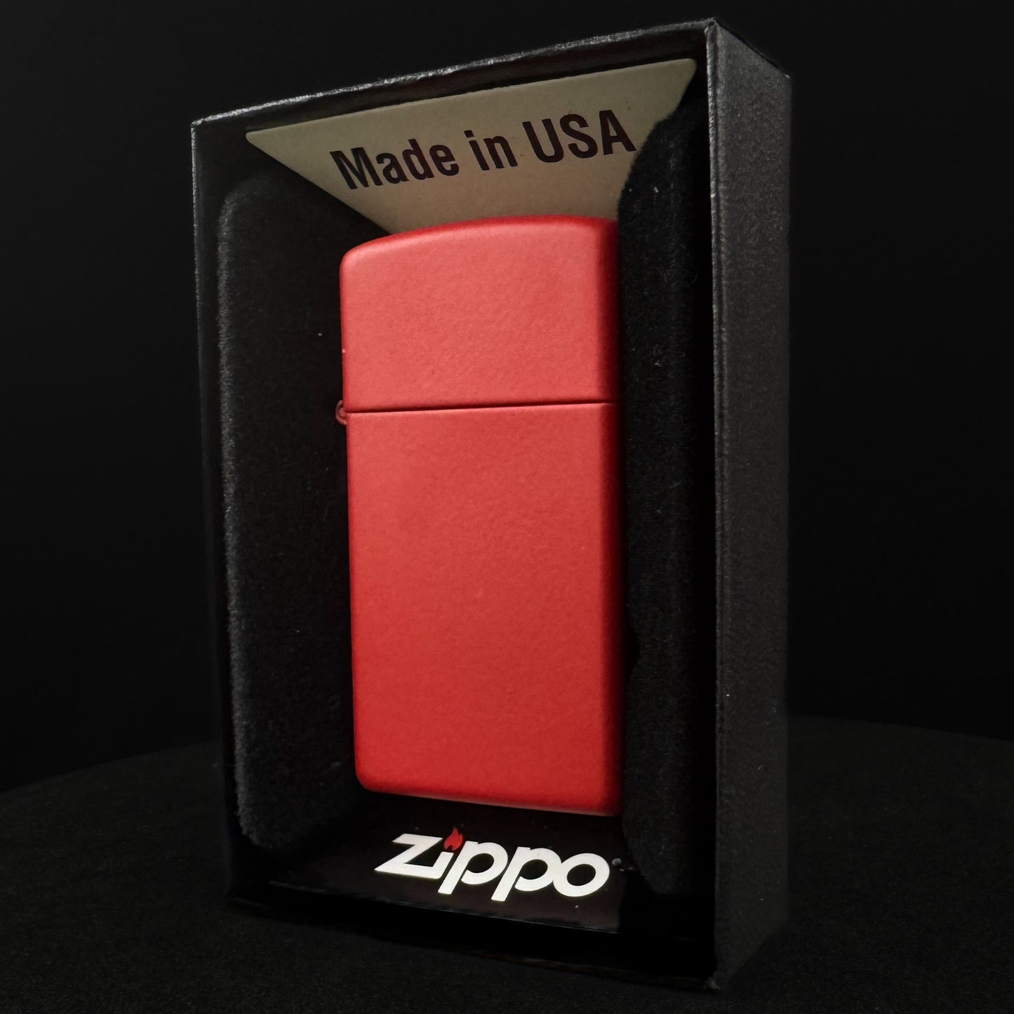 Zippo upaljač "Crveni Slim" s gravurom