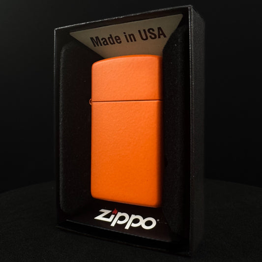 Zippo upaljač "Narančasti Slim" s gravurom